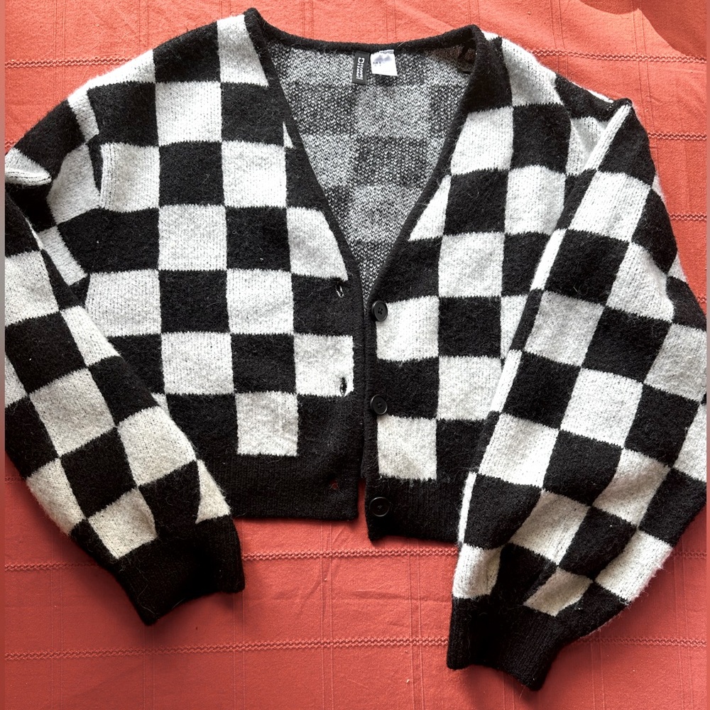 Women’s cropped checkered sweater